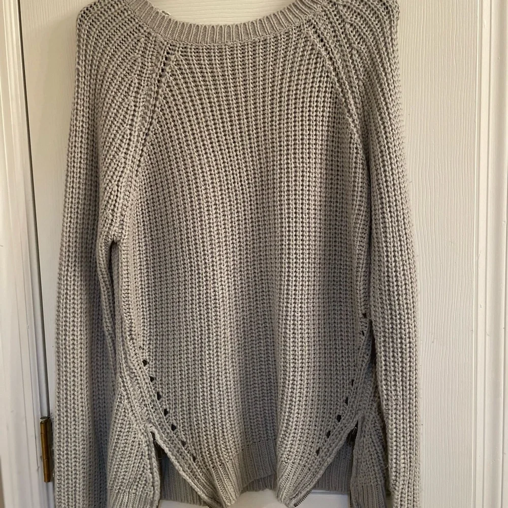 Sweater - Picture 1 of 2